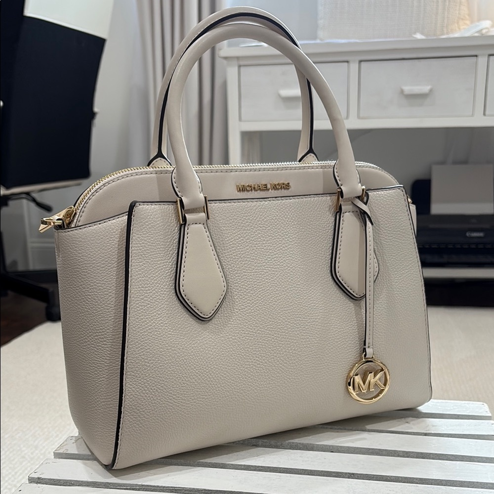 Michael Kors satchel light cream excellent condition